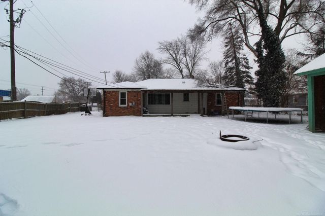 7821 Powers Court, Shelby Twp, MI 48317