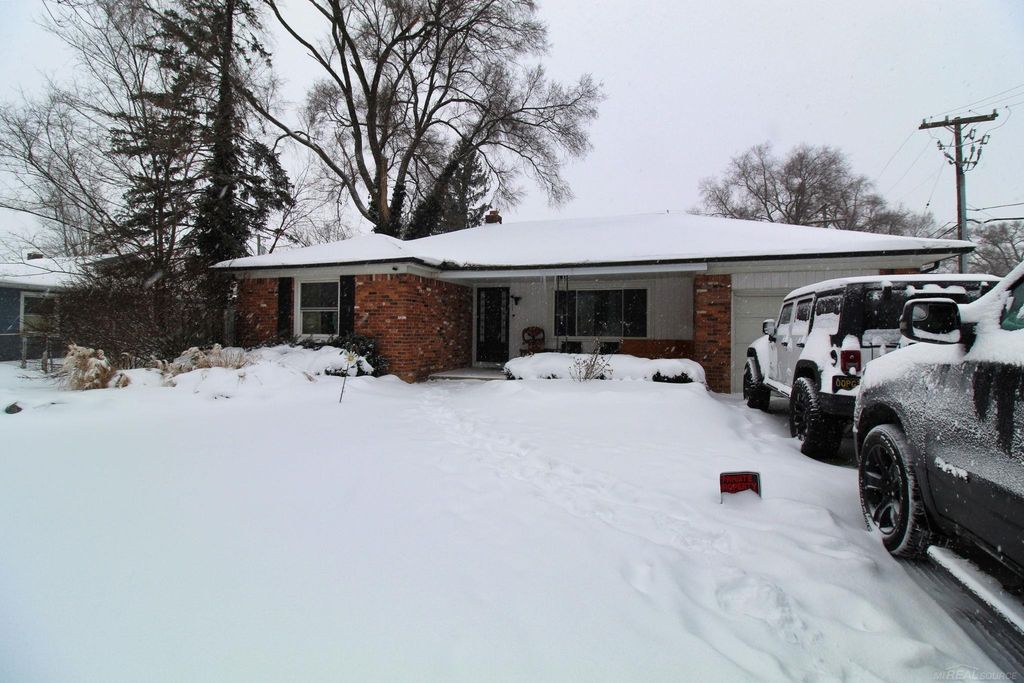 7821 Powers Court, Shelby Twp, MI 48317