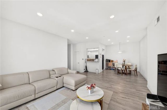 533 S St Andrews Place 408, Los Angeles, CA 90020