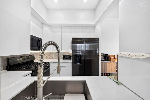 533 S St Andrews Place 408, Los Angeles, CA 90020