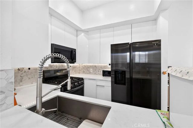 533 S St Andrews Place 408, Los Angeles, CA 90020