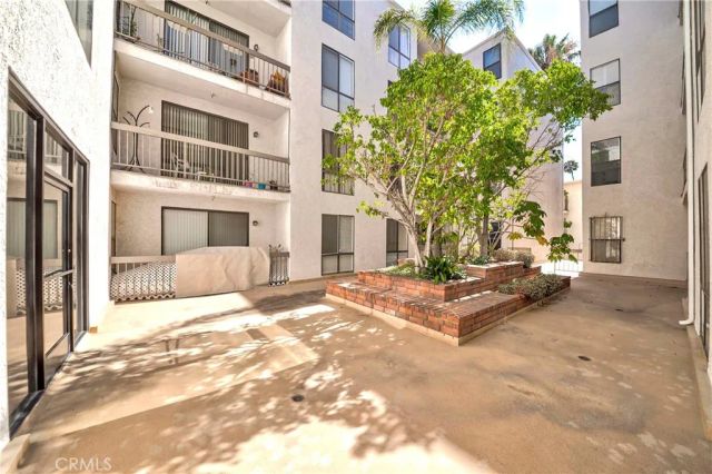 533 S St Andrews Place 408, Los Angeles, CA 90020