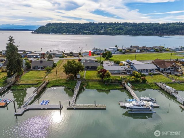 8145 Sandy Hook Terrace, Clinton, WA 98236