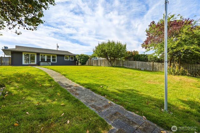 8145 Sandy Hook Terrace, Clinton, WA 98236