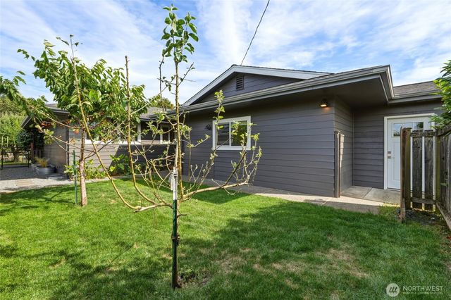 8145 Sandy Hook Terrace, Clinton, WA 98236