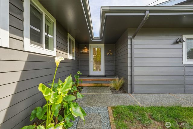 8145 Sandy Hook Terrace, Clinton, WA 98236