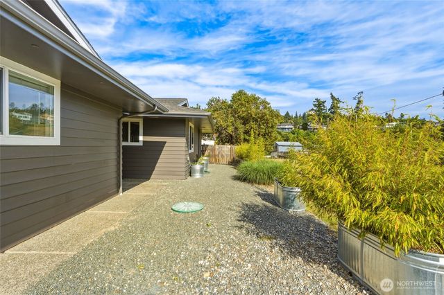 8145 Sandy Hook Terrace, Clinton, WA 98236