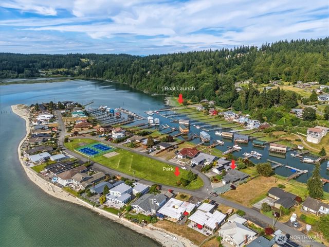 8145 Sandy Hook Terrace, Clinton, WA 98236