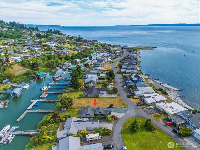 8145 Sandy Hook Terrace, Clinton, WA 98236