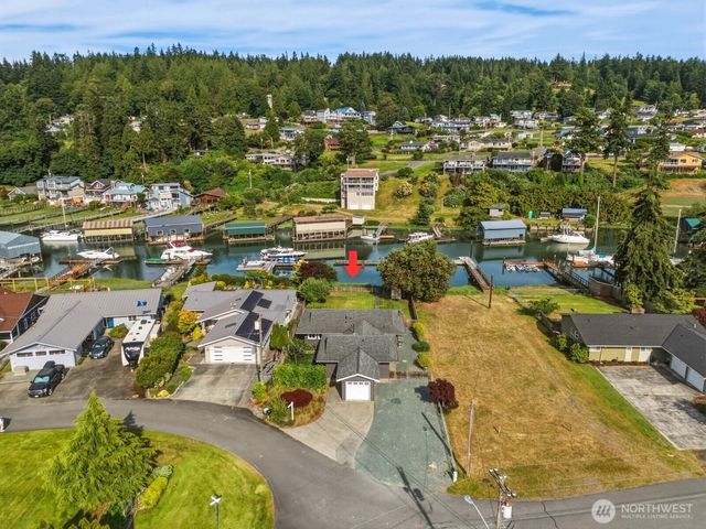 8145 Sandy Hook Terrace, Clinton, WA 98236