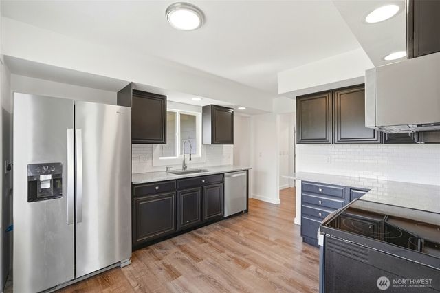 8145 Sandy Hook Terrace, Clinton, WA 98236