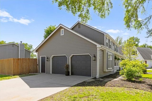 829 Prescott Drive, Lawrence, KS 66049