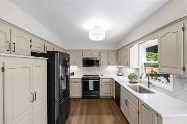829 Prescott Drive, Lawrence, KS 66049