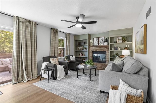 829 Prescott Drive, Lawrence, KS 66049
