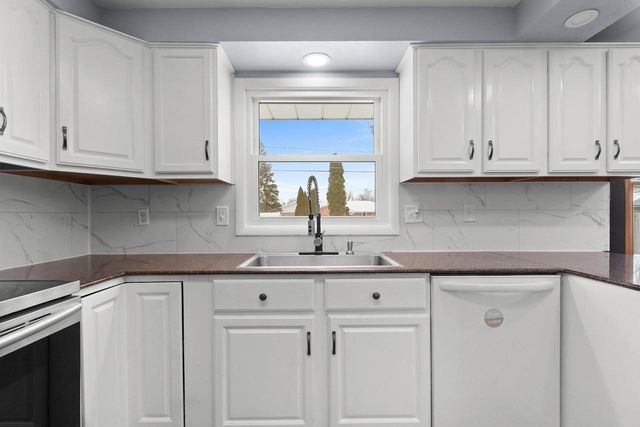 1403 QUINNETTE LANE, De Pere, WI 54115