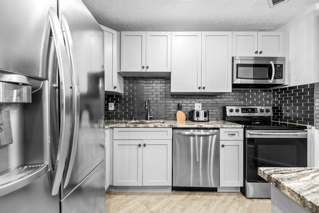 2083 NE Collins Circle 8-100, Jensen Beach, FL 34957