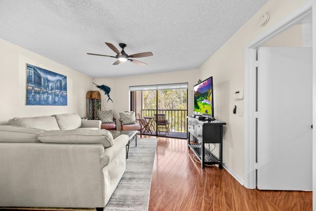 2083 NE Collins Circle 8-100, Jensen Beach, FL 34957