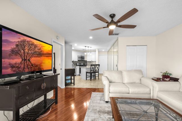 2083 NE Collins Circle 8-100, Jensen Beach, FL 34957