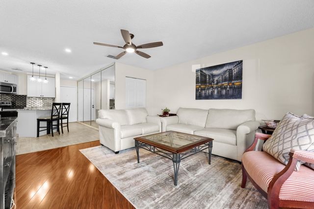 2083 NE Collins Circle 8-100, Jensen Beach, FL 34957