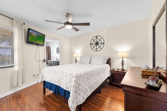 2083 NE Collins Circle 8-100, Jensen Beach, FL 34957