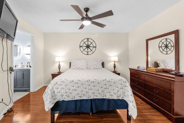 2083 NE Collins Circle 8-100, Jensen Beach, FL 34957