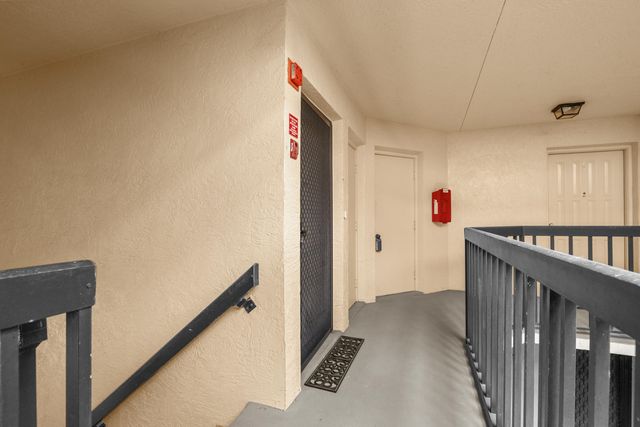 2083 NE Collins Circle 8-100, Jensen Beach, FL 34957