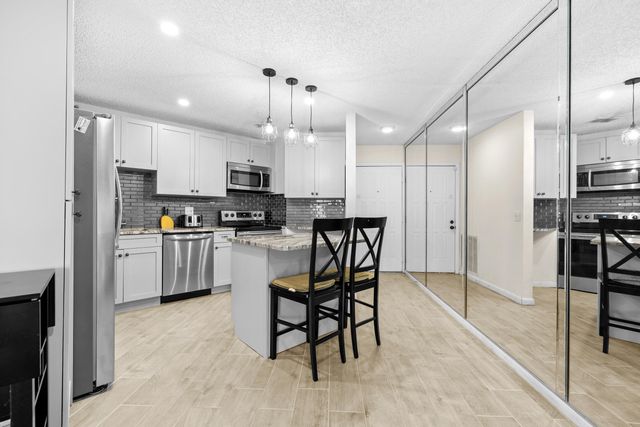 2083 NE Collins Circle 8-100, Jensen Beach, FL 34957