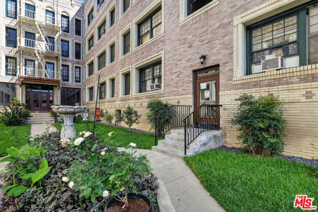 2121 James M Wood Boulevard 202, Los Angeles, CA 90006 — photo 2