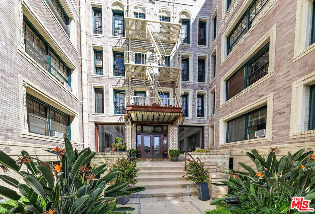 2121 James M Wood Boulevard 202, Los Angeles, CA 90006 — photo 5