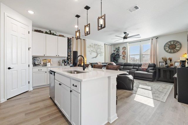 150 Seattle Slew DR, Jarrell, TX 76537