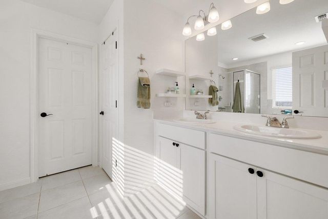 150 Seattle Slew DR, Jarrell, TX 76537