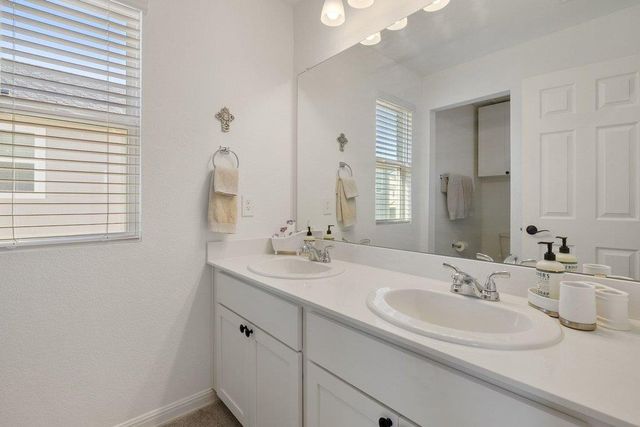 150 Seattle Slew DR, Jarrell, TX 76537