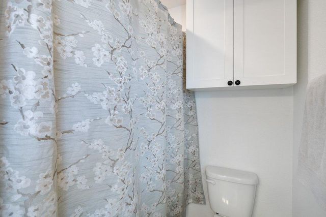 150 Seattle Slew DR, Jarrell, TX 76537