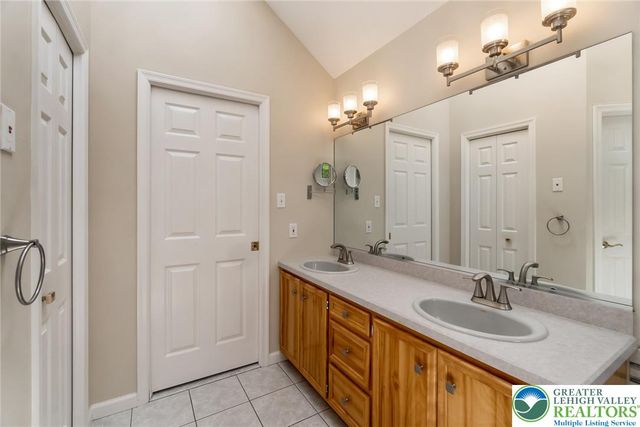 2165 Beechwood Street, Upper Macungie Twp, PA 18069