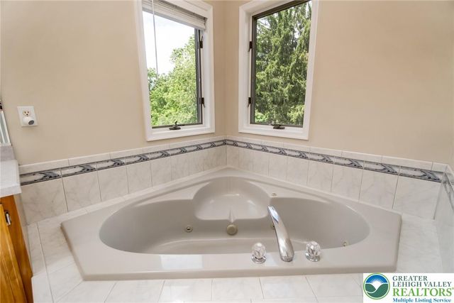 2165 Beechwood Street, Upper Macungie Twp, PA 18069