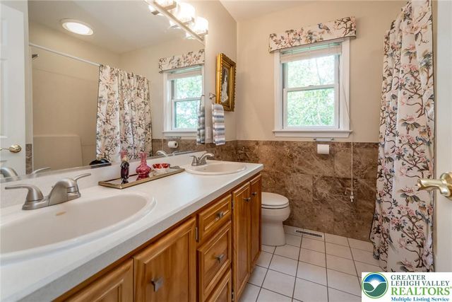 2165 Beechwood Street, Upper Macungie Twp, PA 18069