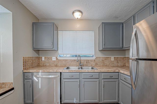 5105 Beaverhollow Drive, Houston, TX 77084