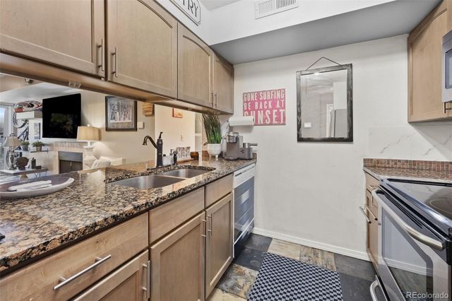 6425 S Dayton Street 302, Englewood, CO 80111