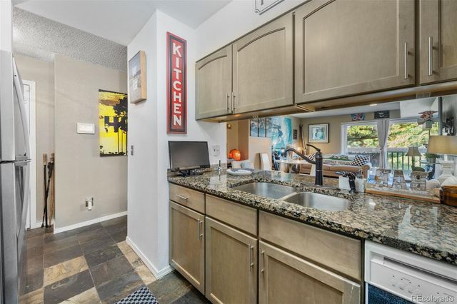 6425 S Dayton Street 302, Englewood, CO 80111