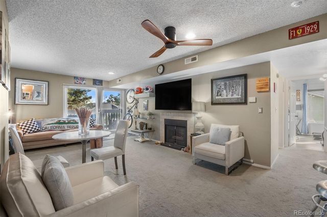 6425 S Dayton Street 302, Englewood, CO 80111