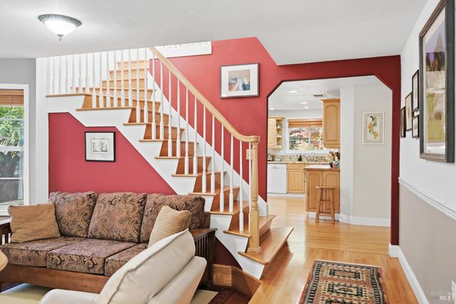 735 Carr Ave, Santa Rosa, CA 95404