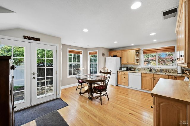 735 Carr Ave, Santa Rosa, CA 95404