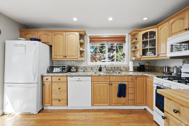 735 Carr Ave, Santa Rosa, CA 95404