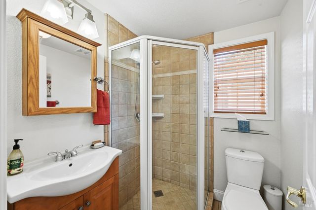 735 Carr Ave, Santa Rosa, CA 95404