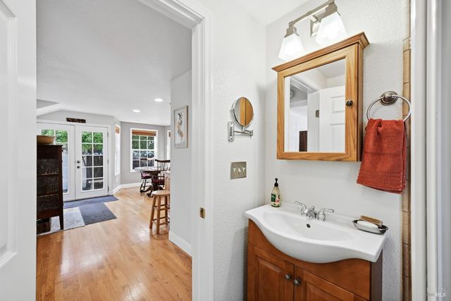 735 Carr Ave, Santa Rosa, CA 95404