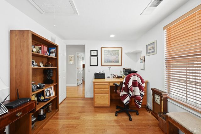 735 Carr Ave, Santa Rosa, CA 95404