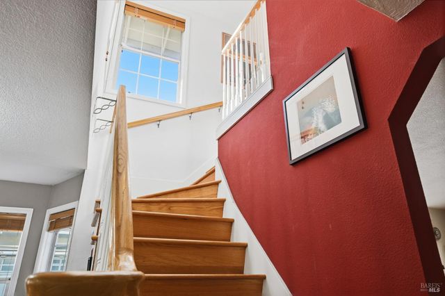 735 Carr Ave, Santa Rosa, CA 95404