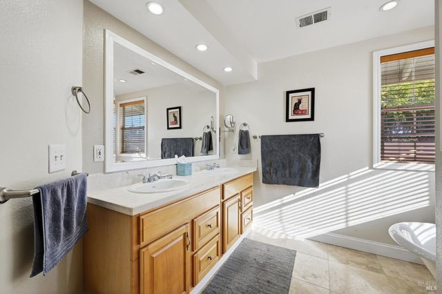 735 Carr Ave, Santa Rosa, CA 95404