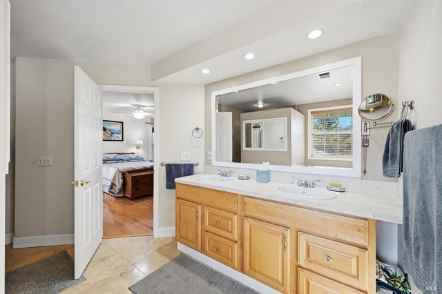 735 Carr Ave, Santa Rosa, CA 95404