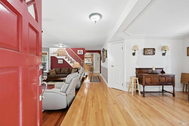 735 Carr Ave, Santa Rosa, CA 95404